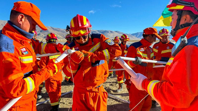 紫金礦業(yè)救援隊(duì)在現(xiàn)場