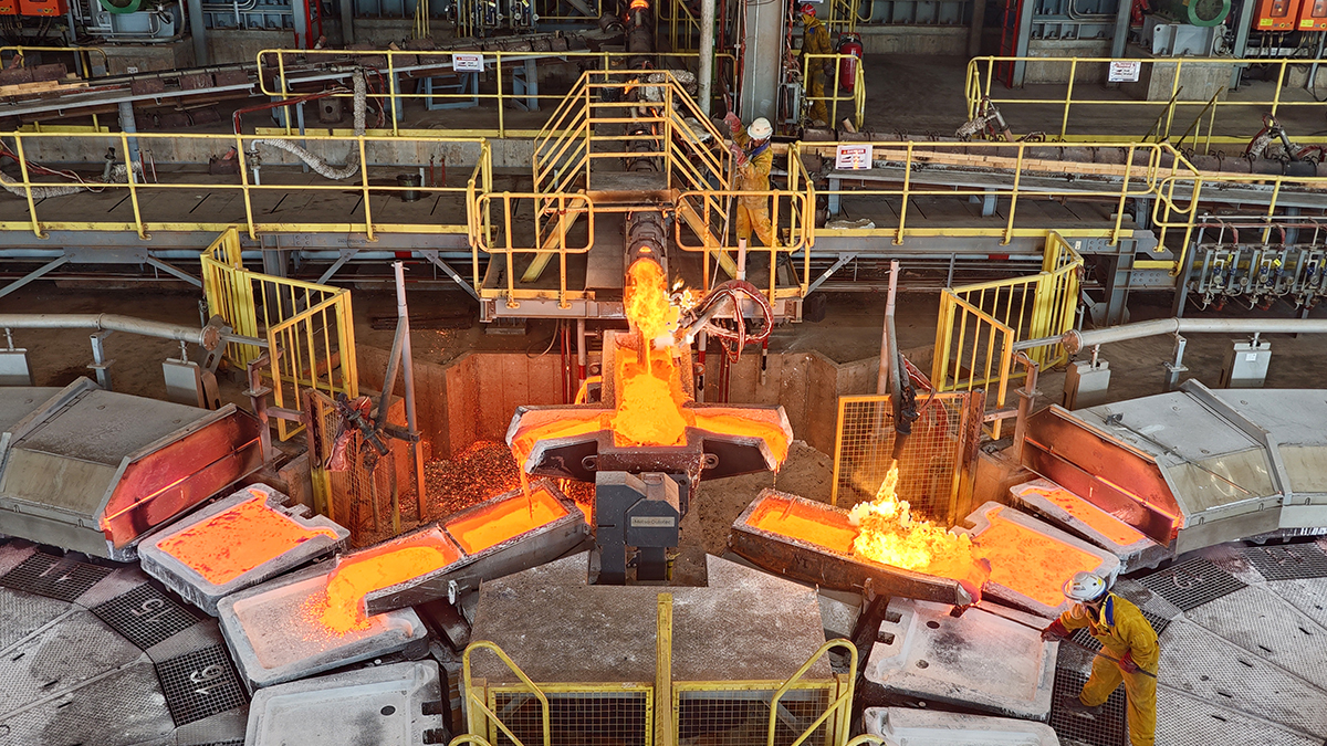 卡莫阿冶煉廠一次性投料成功